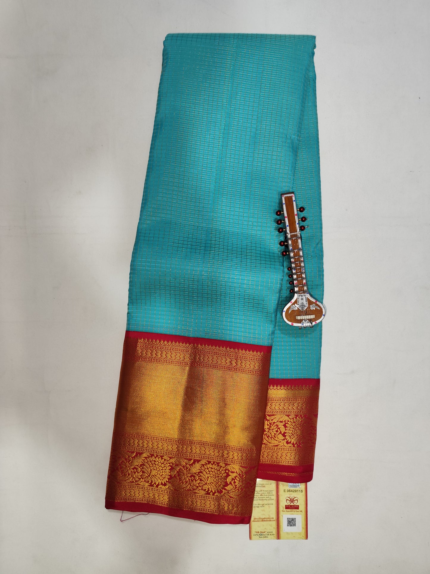 Pure handloom kancheepuram silk saree with small checks design and contrast blouse and rich pallu and border-veena silk