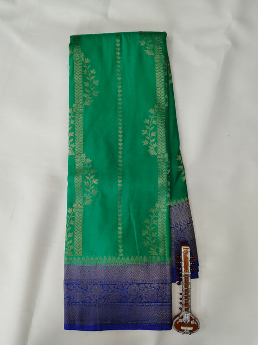Semi Mysore silk crepe with flowers design strips with contrast blouse with flowers design and matching border-veena silk