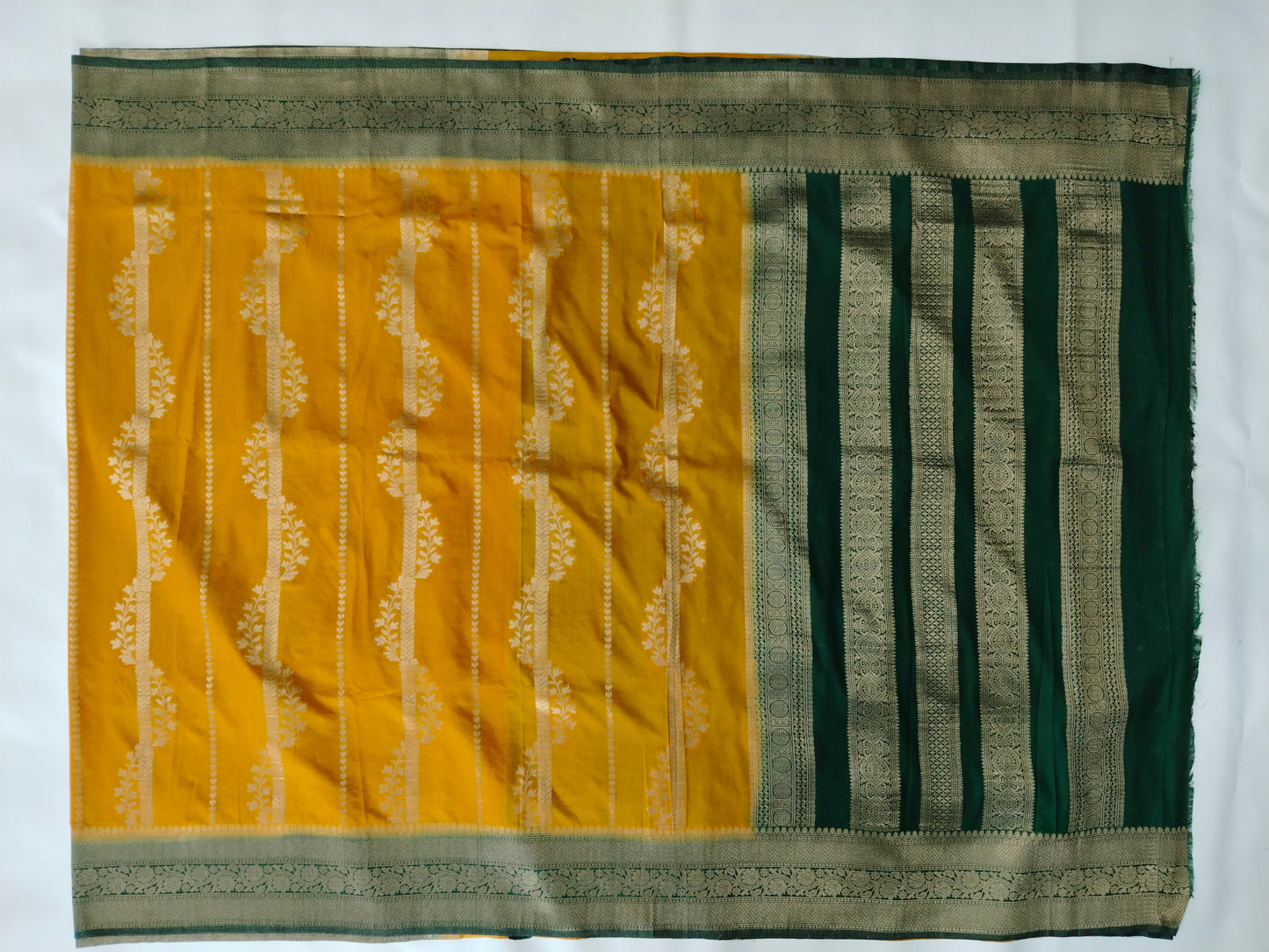 Semi Mysore silk crepe with flowers design strips with contrast blouse with flowers design and matching border-veena silk