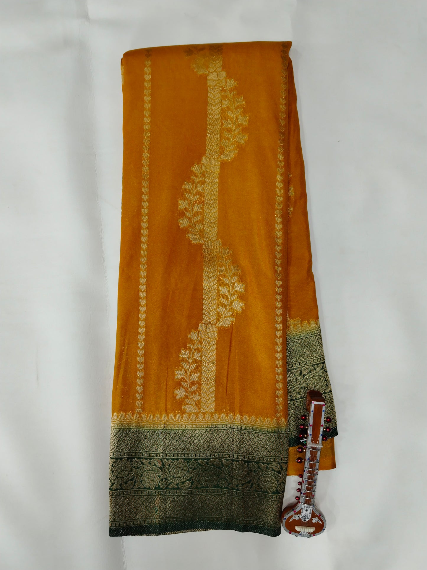 Semi Mysore silk crepe with flowers design strips with contrast blouse with flowers design and matching border-veena silk