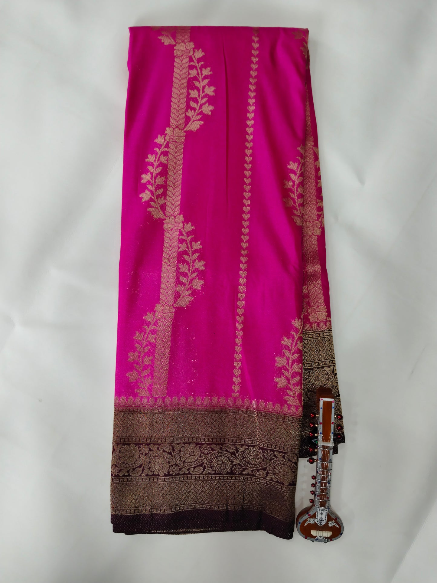 Semi Mysore silk crepe with flowers design strips with contrast blouse with flowers design and matching border-veena silk