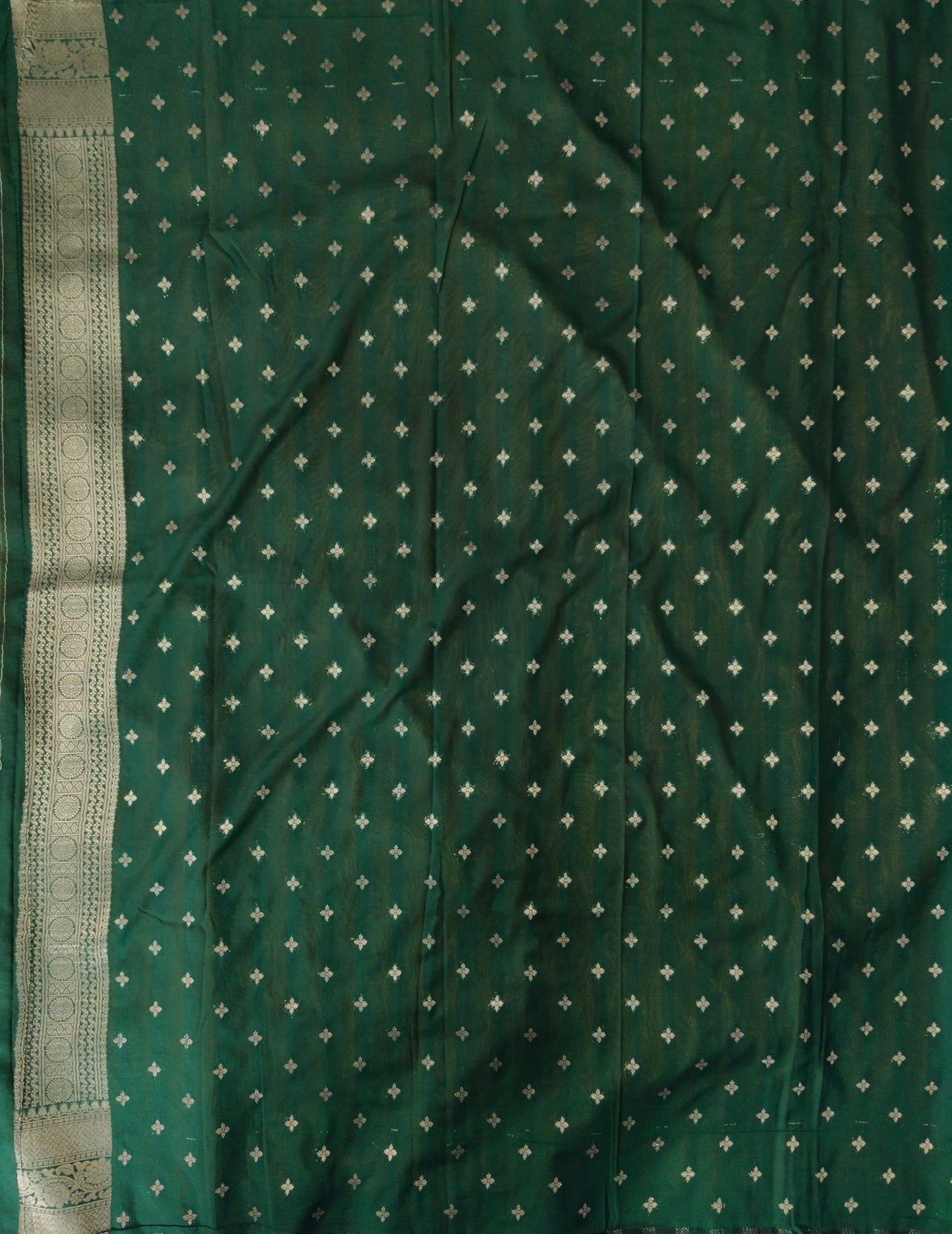 Semi Mysore silk crepe with flowers design strips with contrast blouse with flowers design and matching border-veena silk