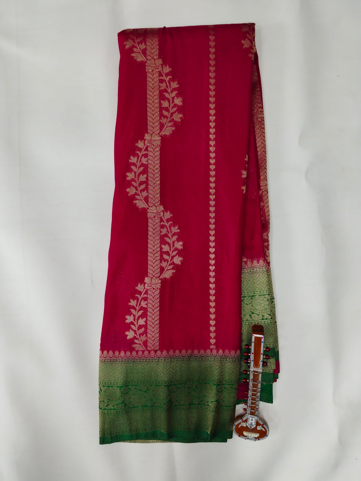 Semi Mysore silk crepe with flowers design strips with contrast blouse with flowers design and matching border-veena silk